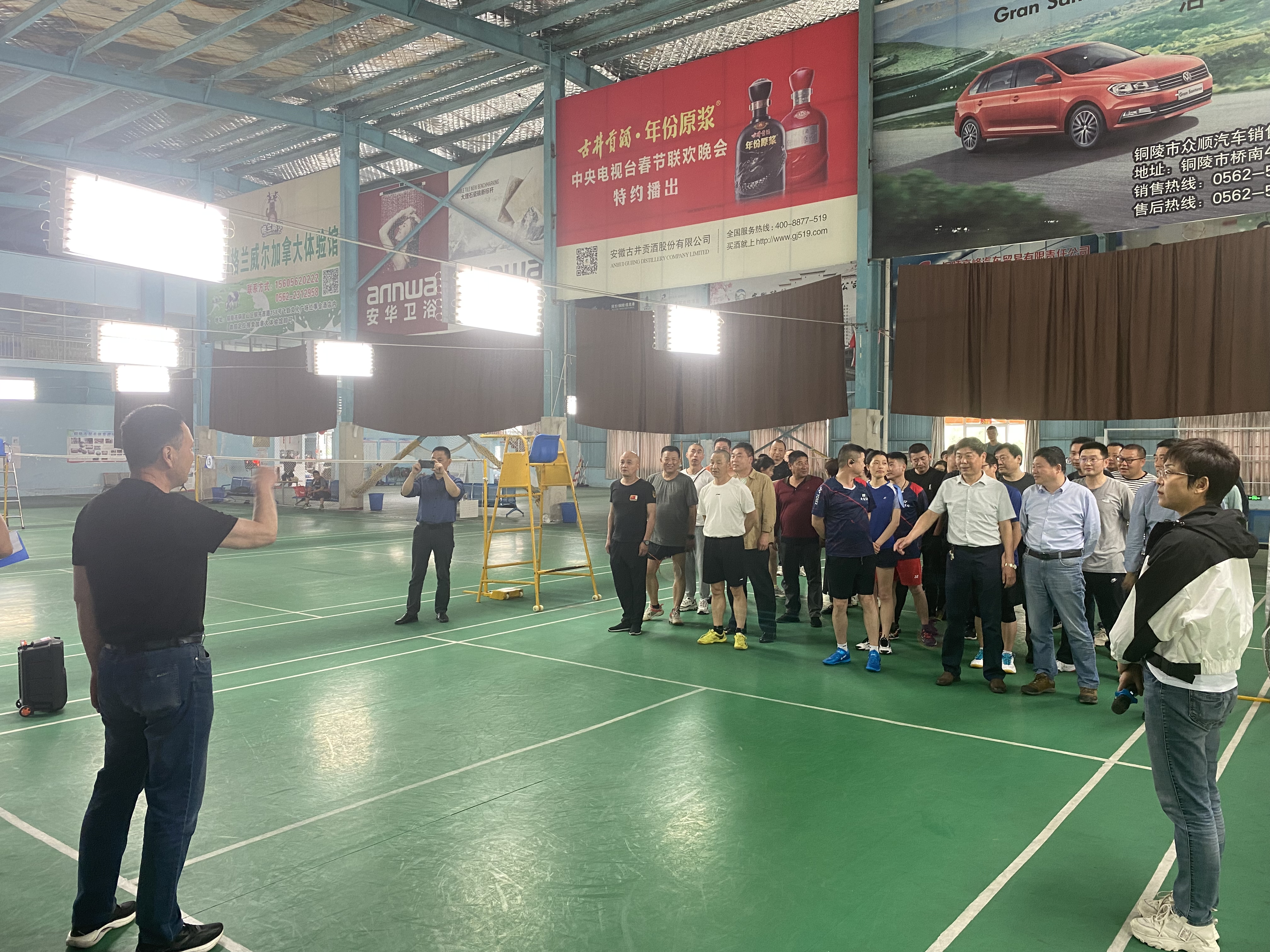 华通公司与公路直属分中心开展迎“五一”联谊活动